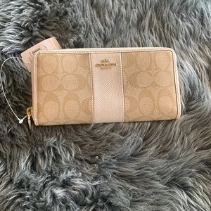 NWT Coach Wallet